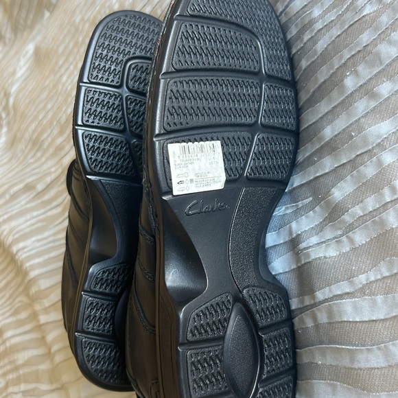 Clarks black dress shoes, men’s size 7 medium ortholite - Picture 5 of 8